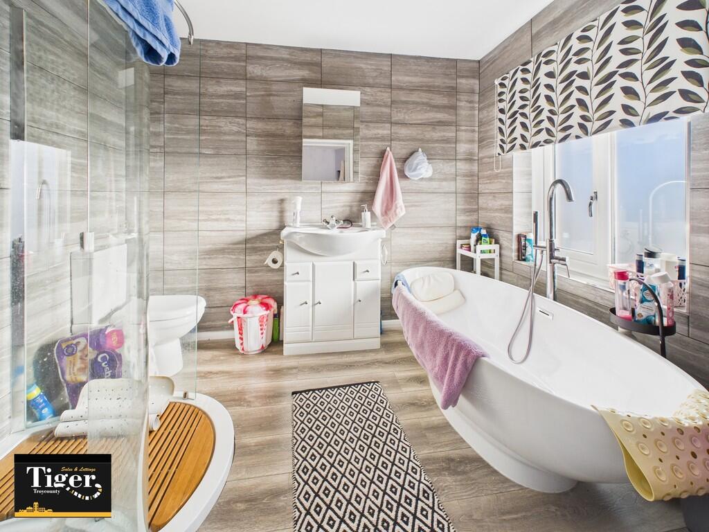 CAM02176G0-PR0757...