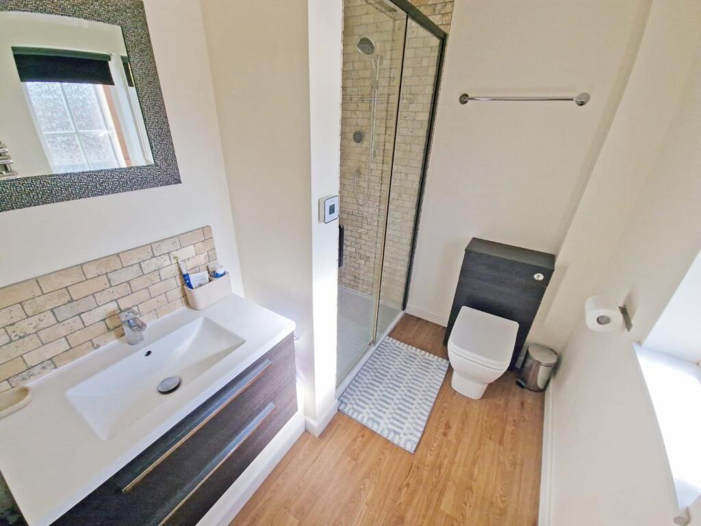 Ensuite1b.jpg