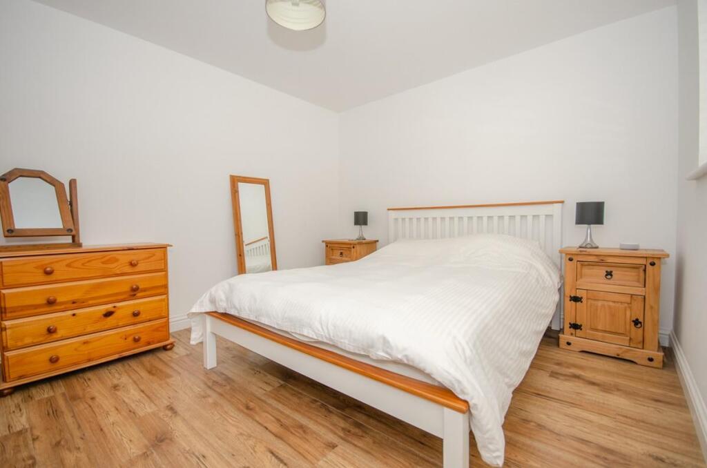 Bedroom 1 pic 2.jpg