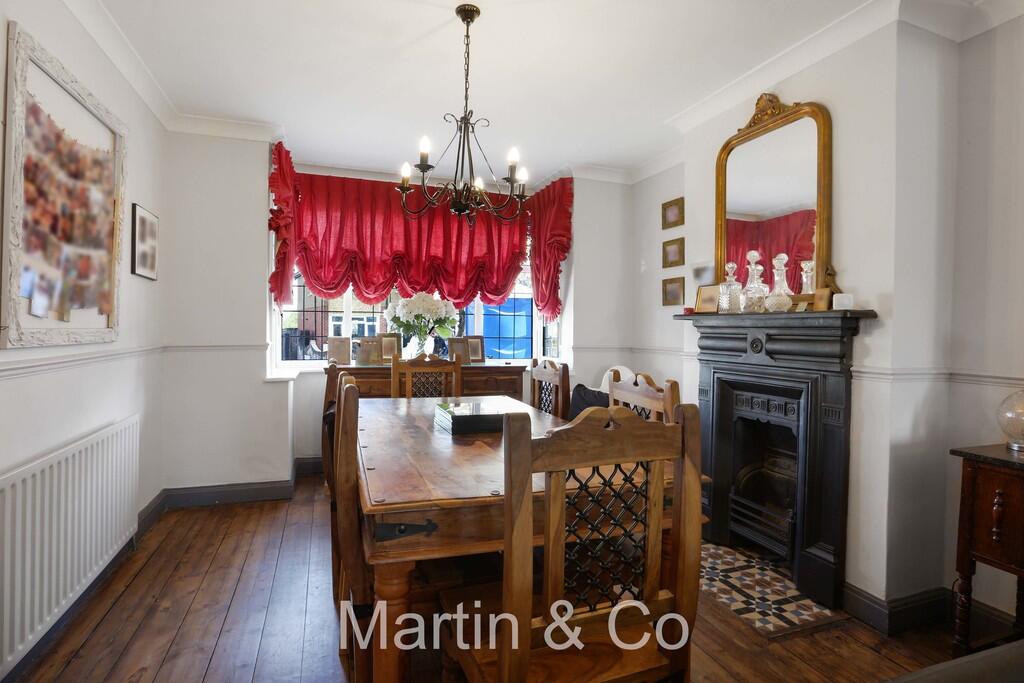 1444213293 - 87 T...