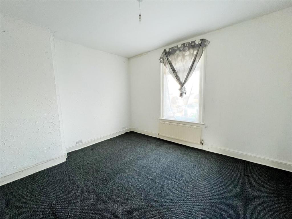 Bedroom 1.jpg