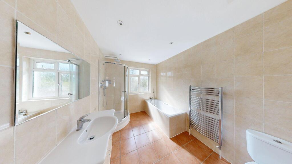 Abbotsbury-Gardens-Bathroom.jpg
