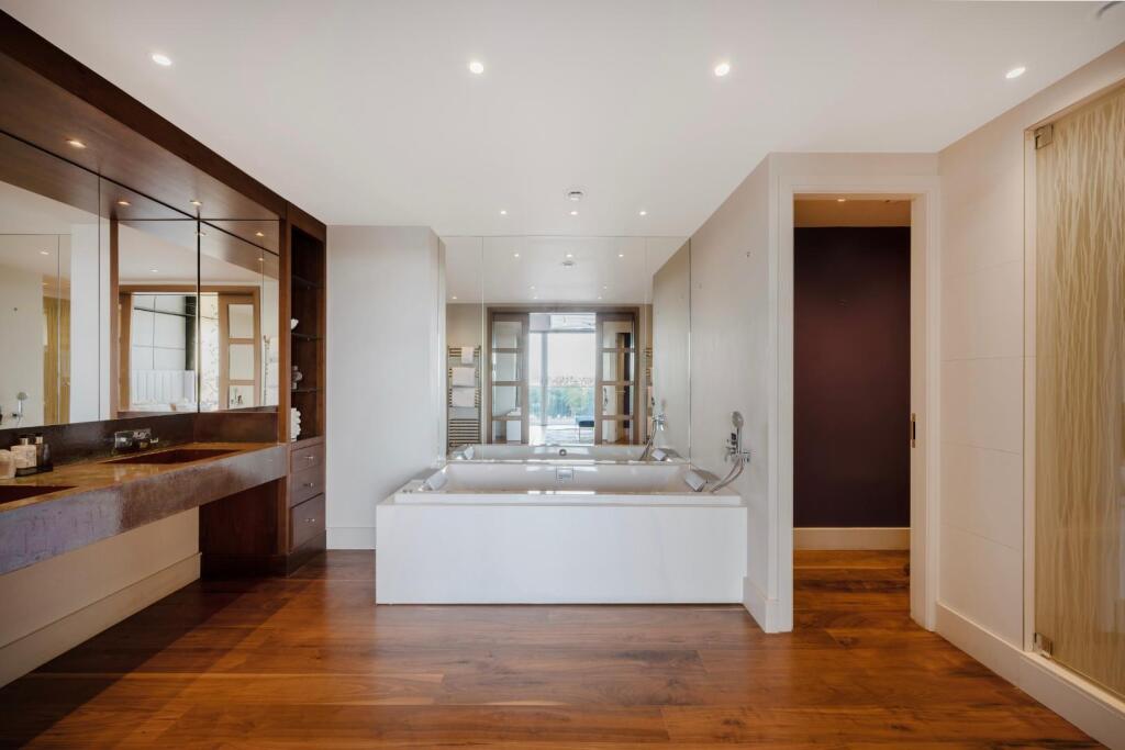 Flat 64-66 Riverside One Hi-43.jpg