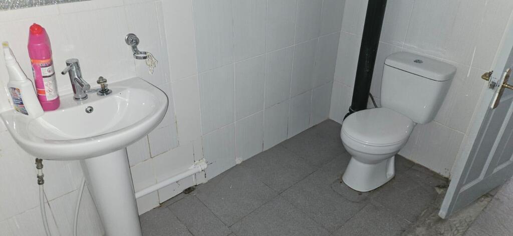 189 UR- Bathroom.jpeg