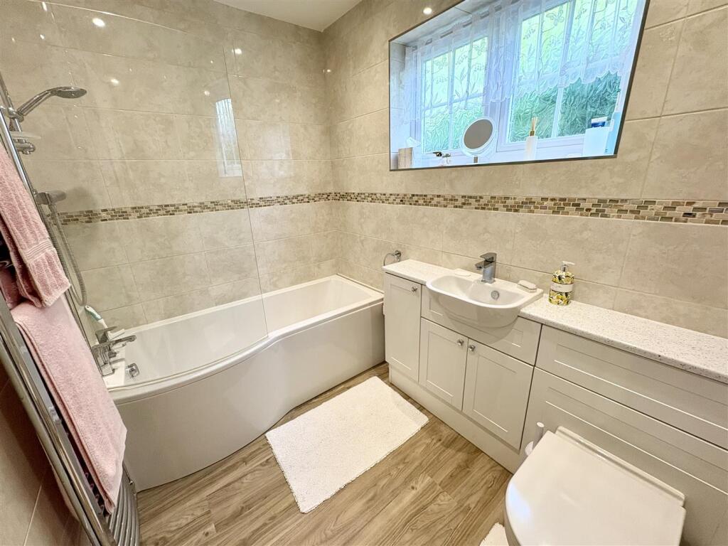 10. bathroom.jpg
