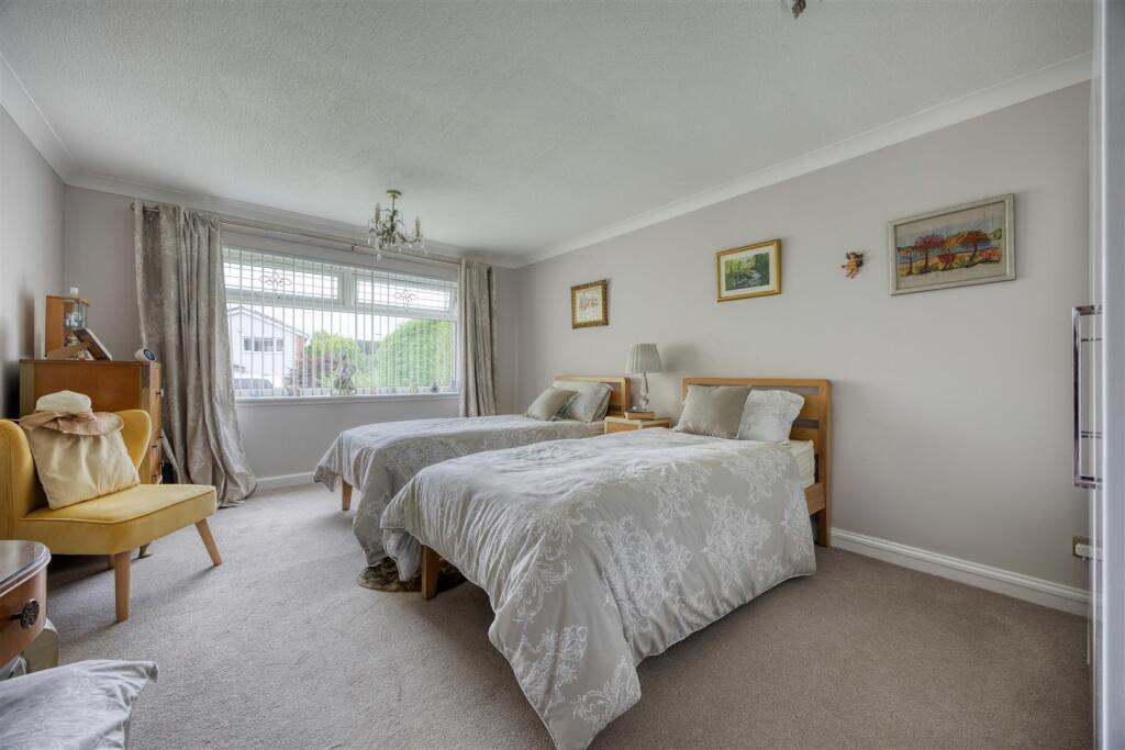 4_BLAIR_DRIVE_MILTON_OF_CAMPSIE_010.JPEG