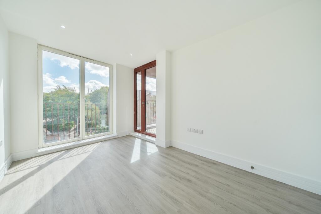 1356328-7-68c7fa8...