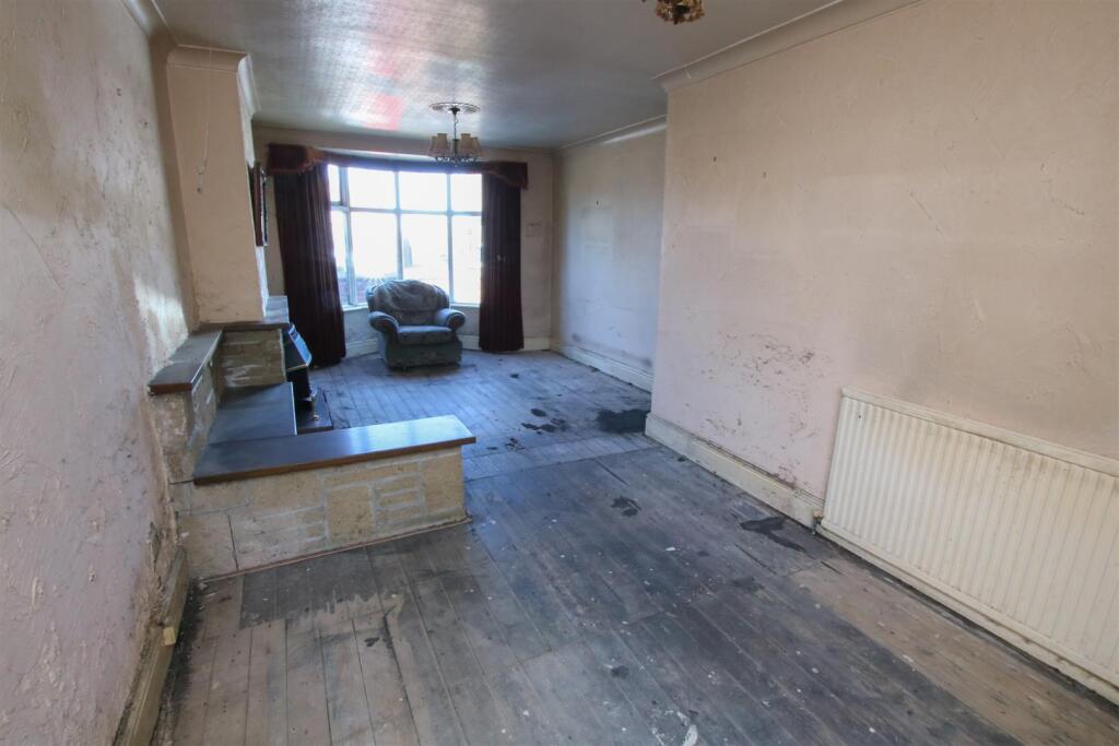 LOUNGE &amp; DINING ROOM