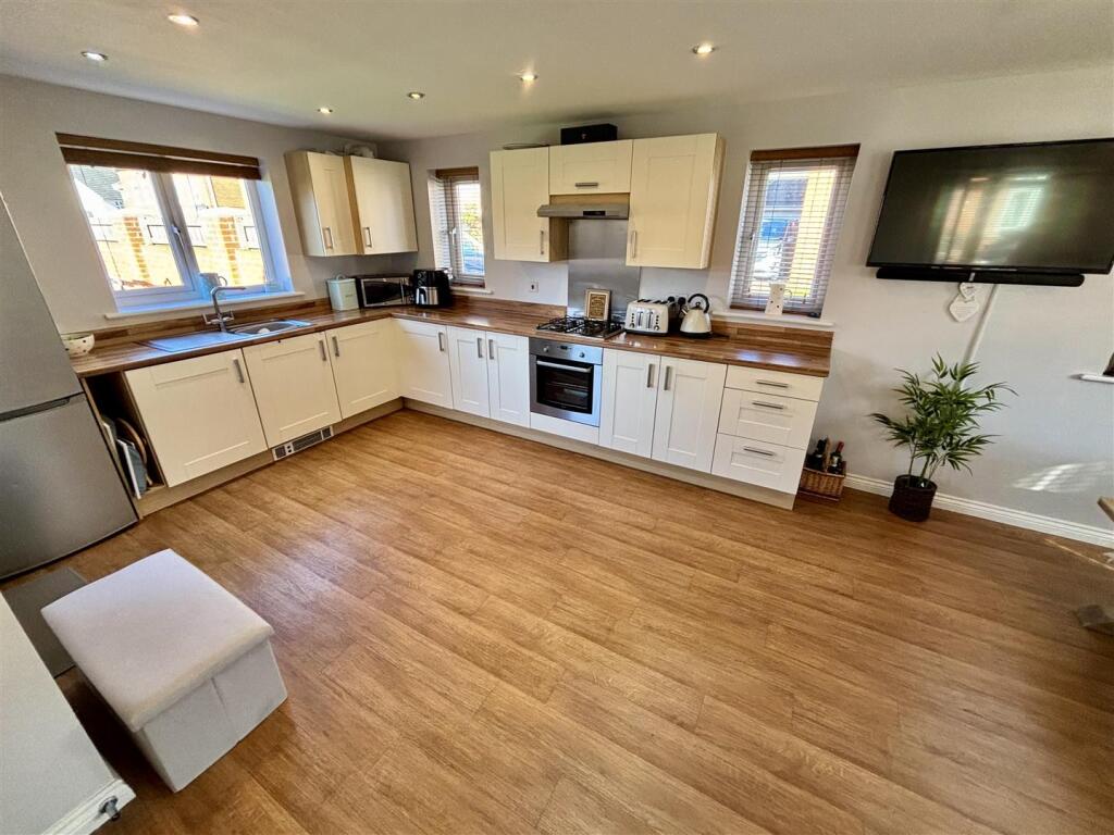 Open Plan Kitchen and Dining Room