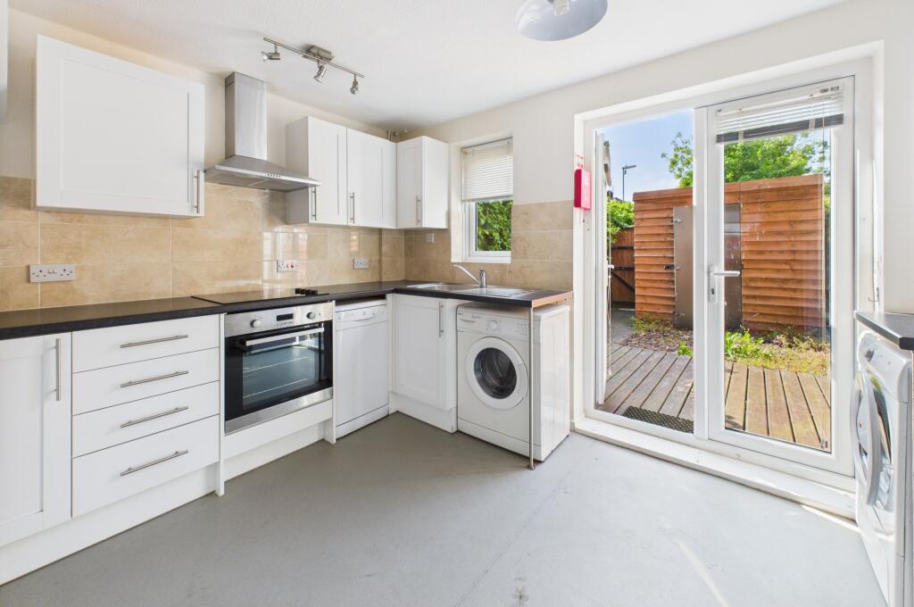 CAM02545G0-PR0421-STILL008