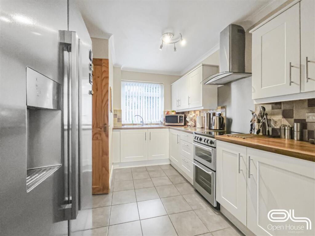 Peregrine Close, Winshill (3).jpg