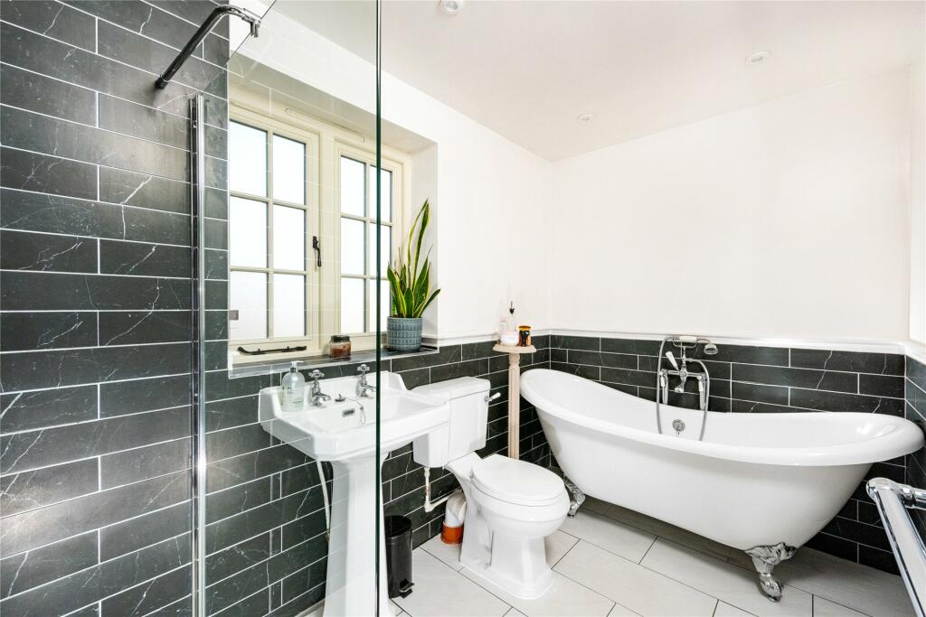 En Suite Bathroom