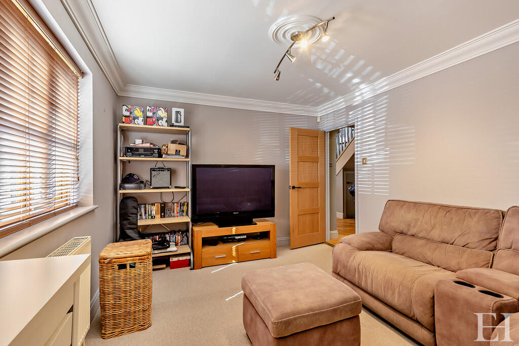 8643451-interiorW...