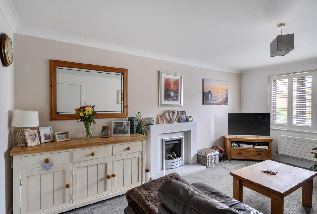 1387112-6-693fef7...