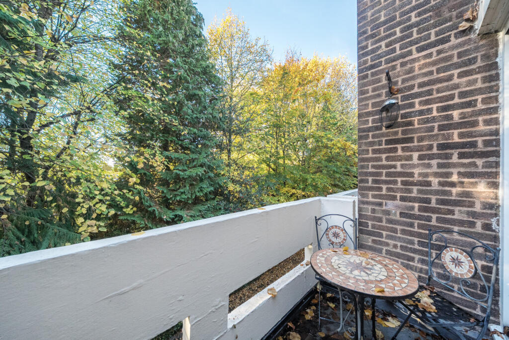 1371299-8-68f742a...