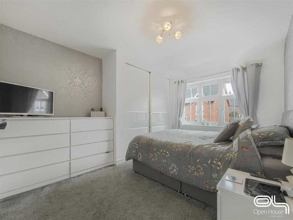 Henley Grove, Church Gresley (17).jpg