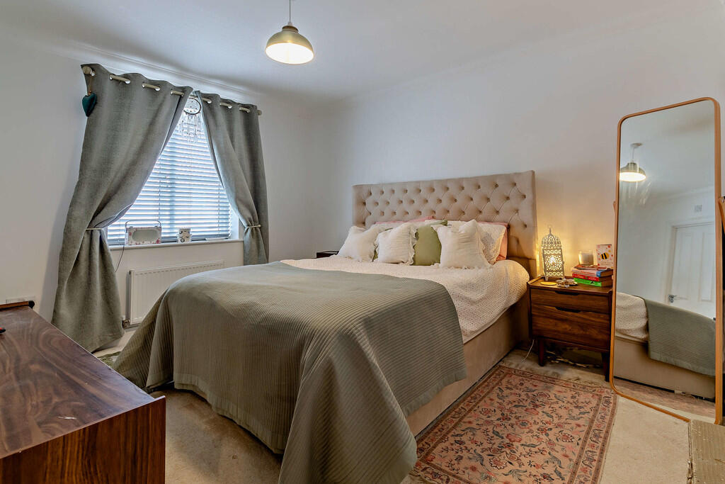 8662282-interior1...