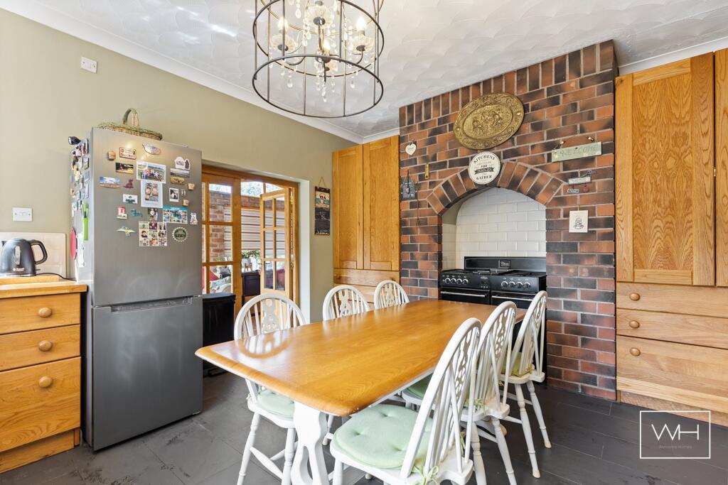 2 Finkle Street, Ben