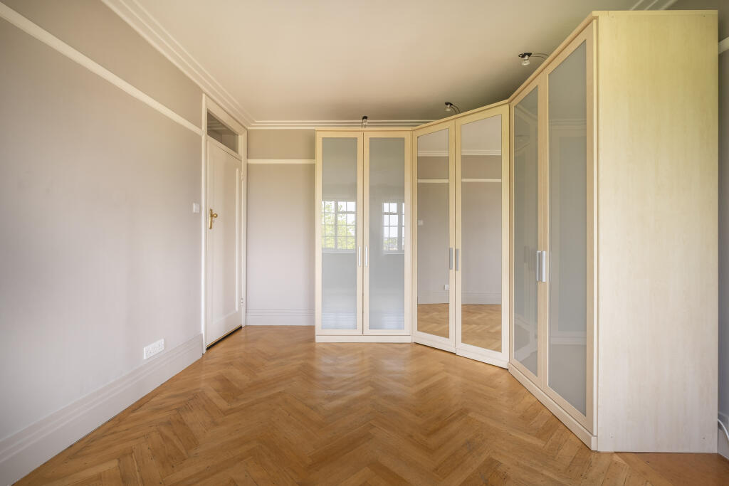 2nd bedroom