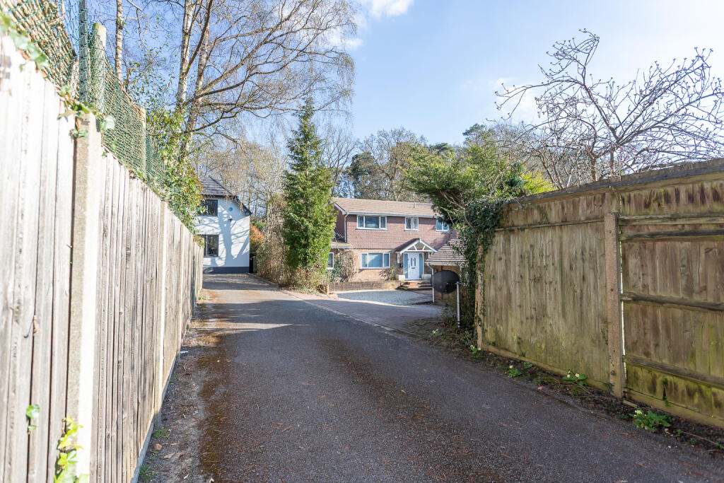 Private drive to only two houses