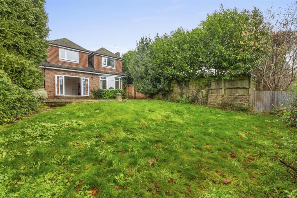 20a Maybrook Gardens, HP13 6PJ-12.jpg