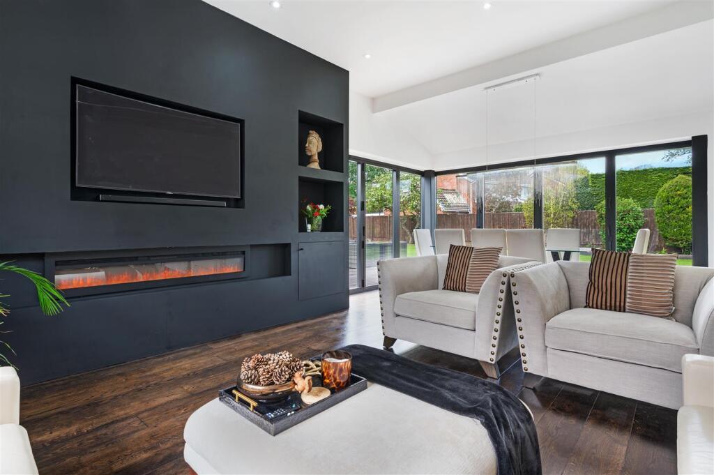 Extended diner-family room