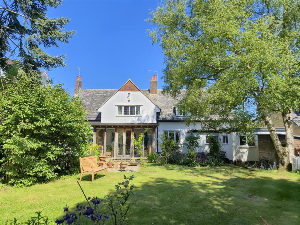 South Facing Private Rear Garden