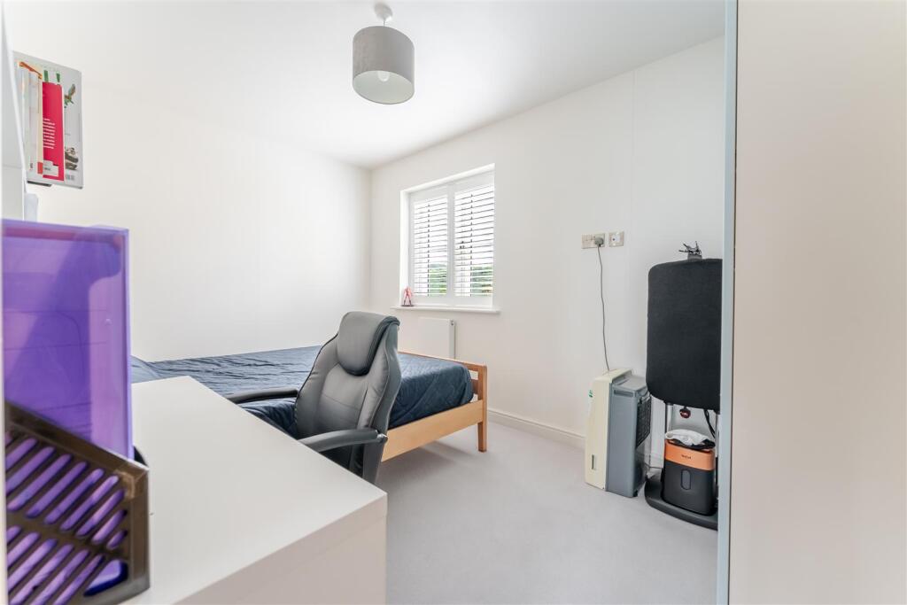 q14 - bed 4.jpg