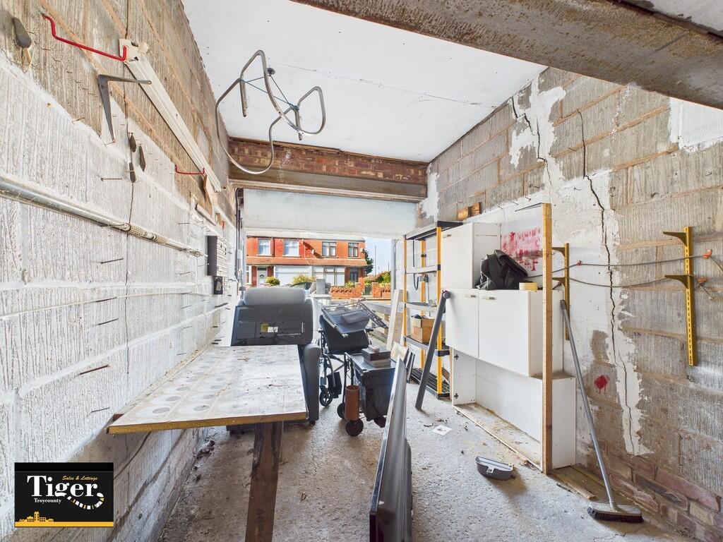 CAM02176G0-PR0542...