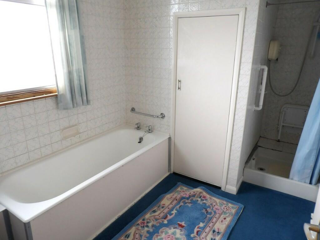 BATH &amp; SHOWER ROOM