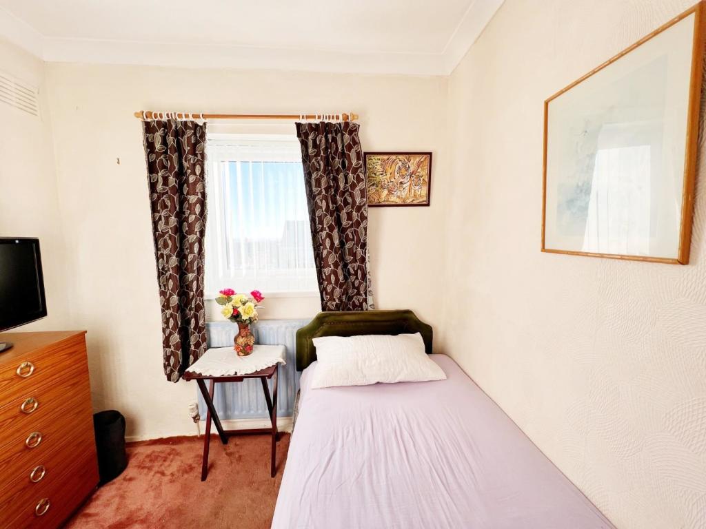 Bedroom 3.jpg