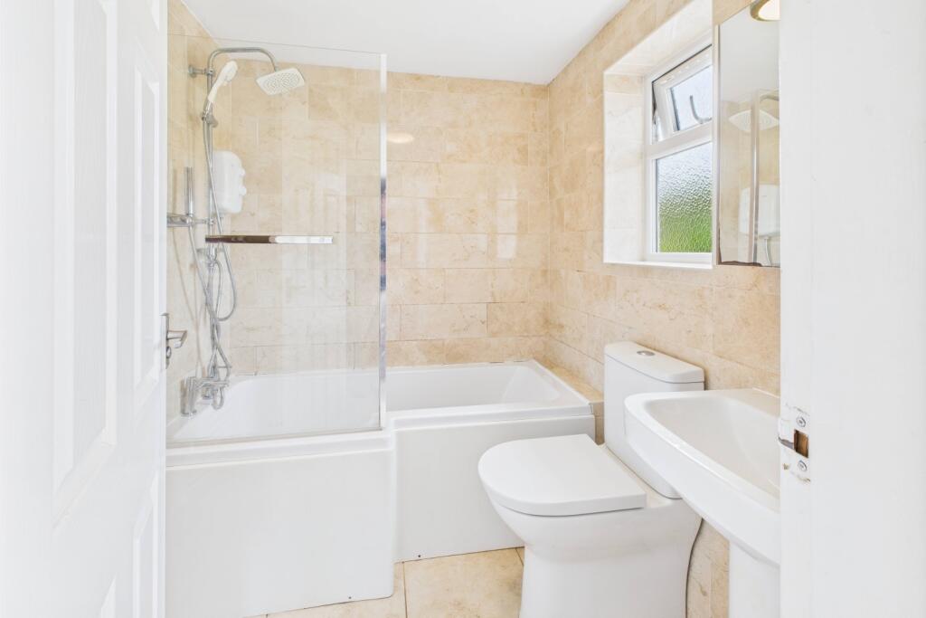 EweMove Spalding - Bathroom