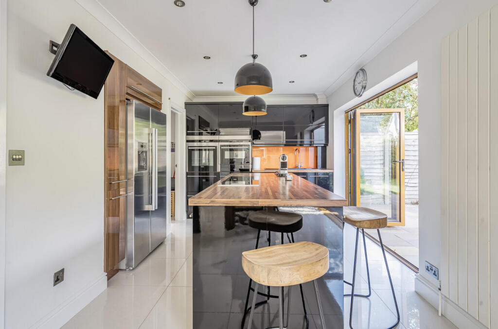 1346863-13-68baf7...