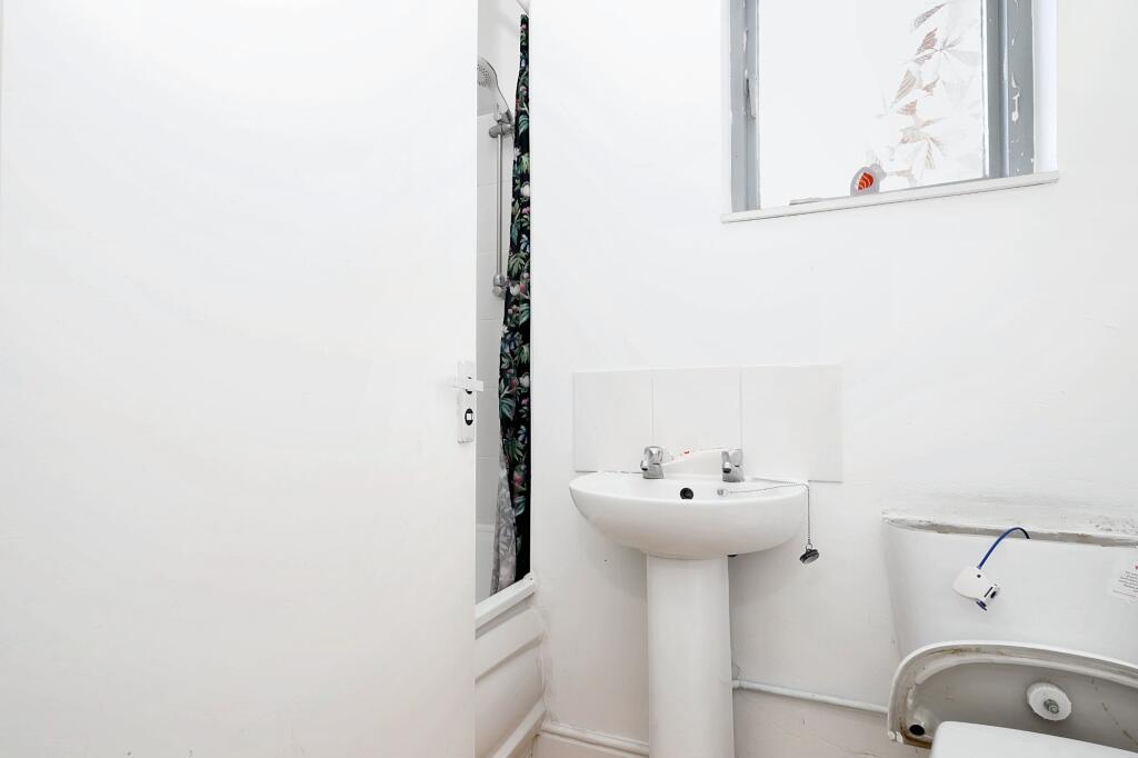 Flat 3 Mayfair Court, 9 St. Andrews Road, Southsea PO5 1EP