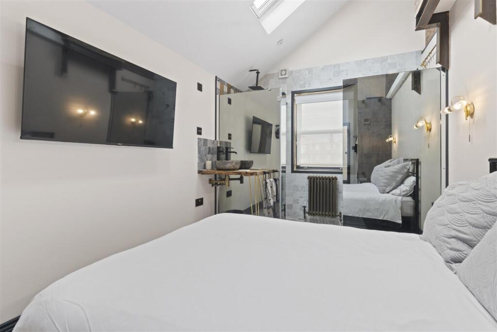 bedroom one #3.jpg