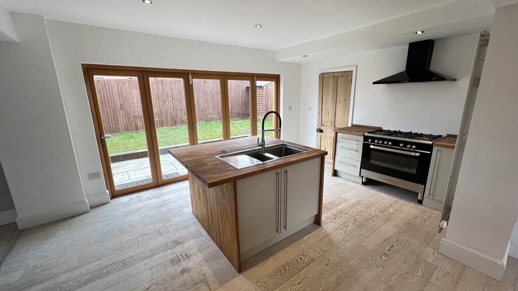 Kitchen/family ro...