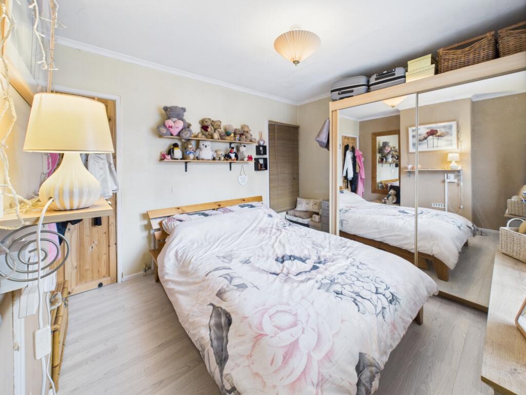 CAM01740G0-PR0428-STILL027