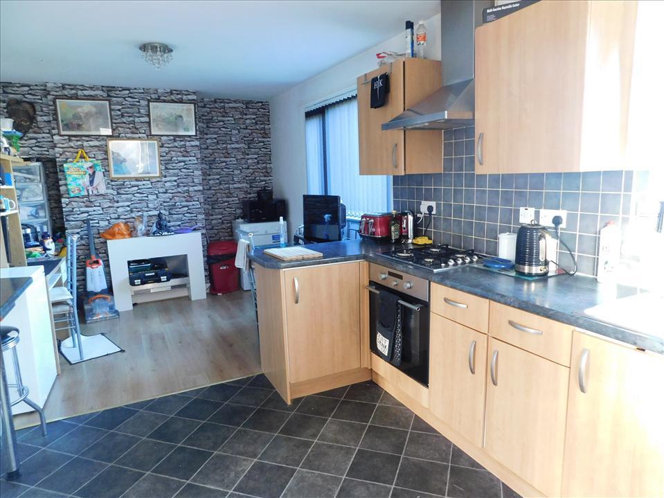 KITCHEN/DIINING ROOM