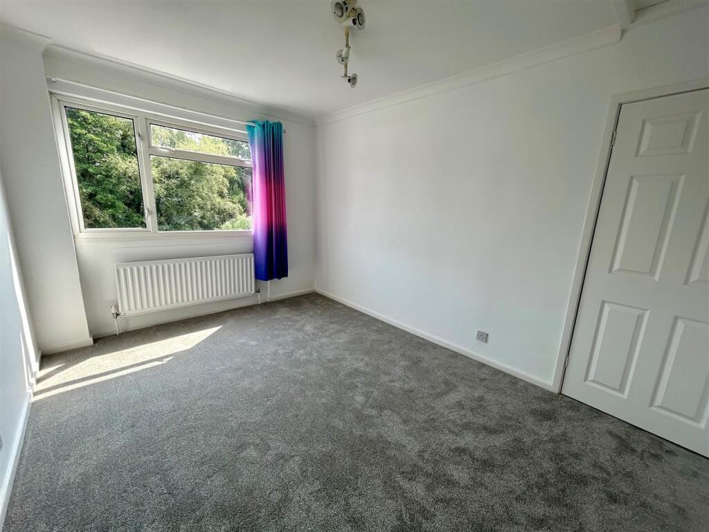 13 Alphington Green bedroom 2.jpg