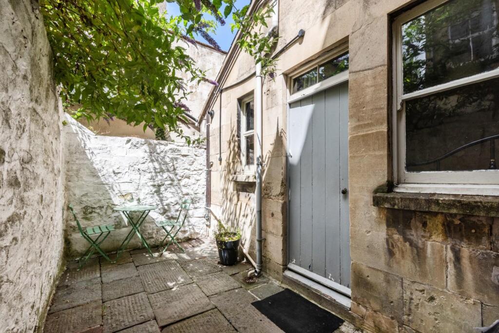 Flat 1, 6 Anglo Terrace, Bath BA1 5NH-12.jpg