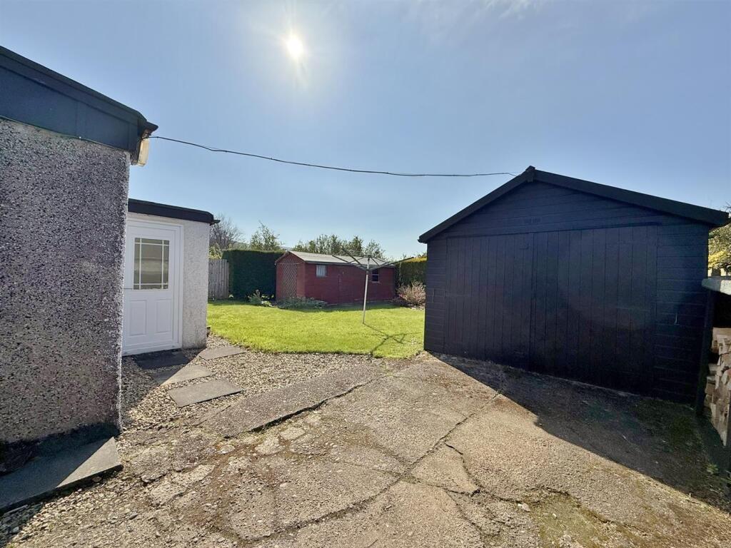 Rear garden, timber shed