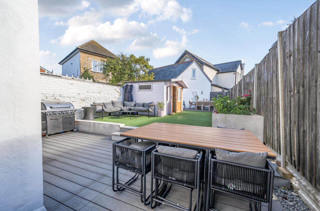 1371587-11-68fb9f...