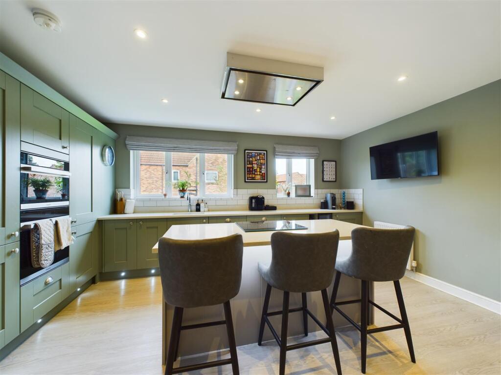 LIVING KITCHEN