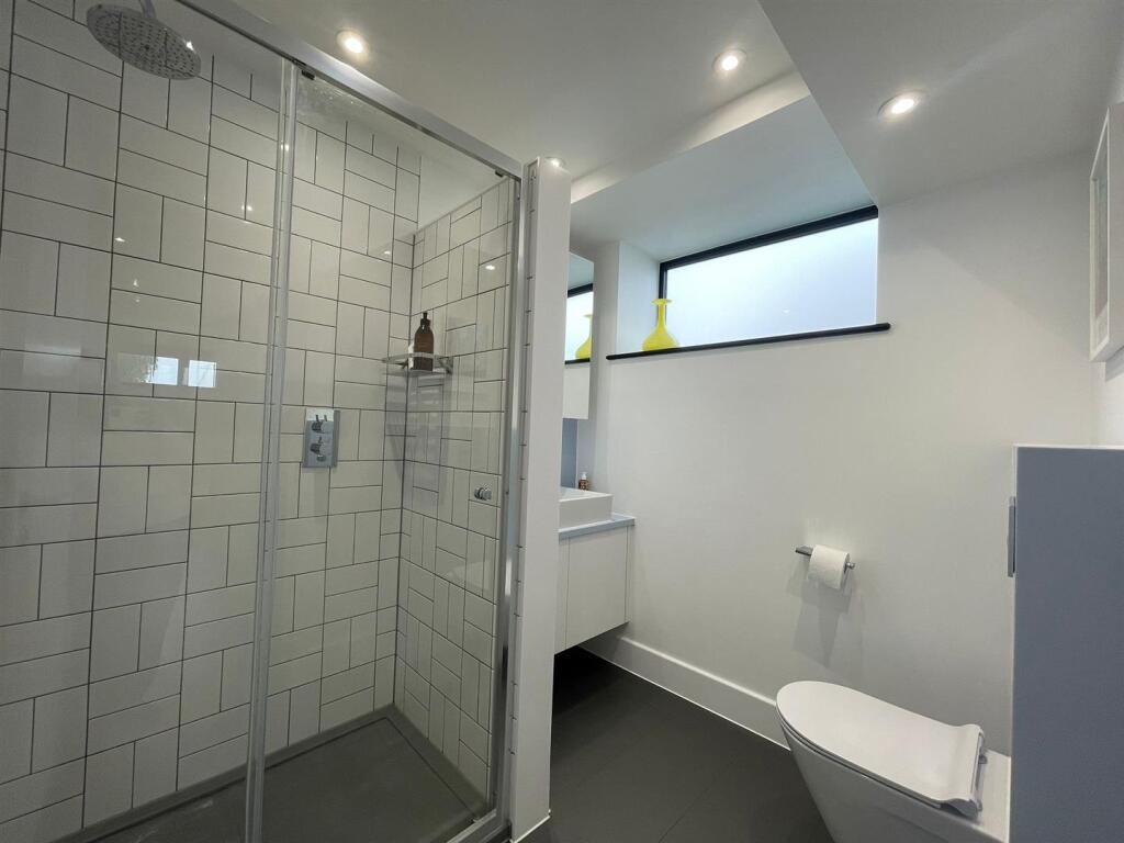 En-Suite Bathroom.jpg