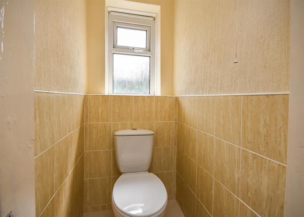 22 Park Avenue-Cloakroom.jpg