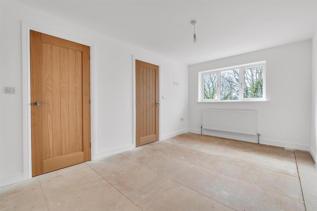 Bedroom 1.jpg