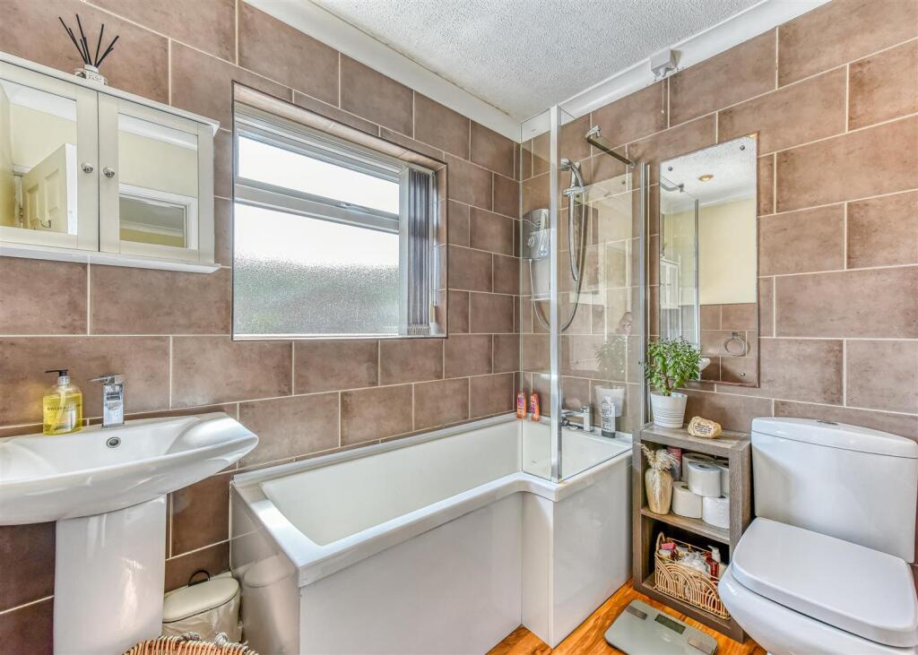 135 Sedgley Road-Bathroom.jpg