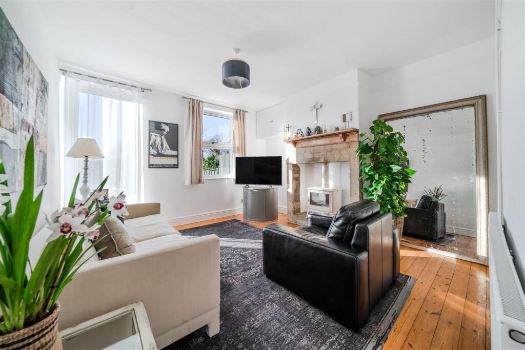 Living Room-3.jpg