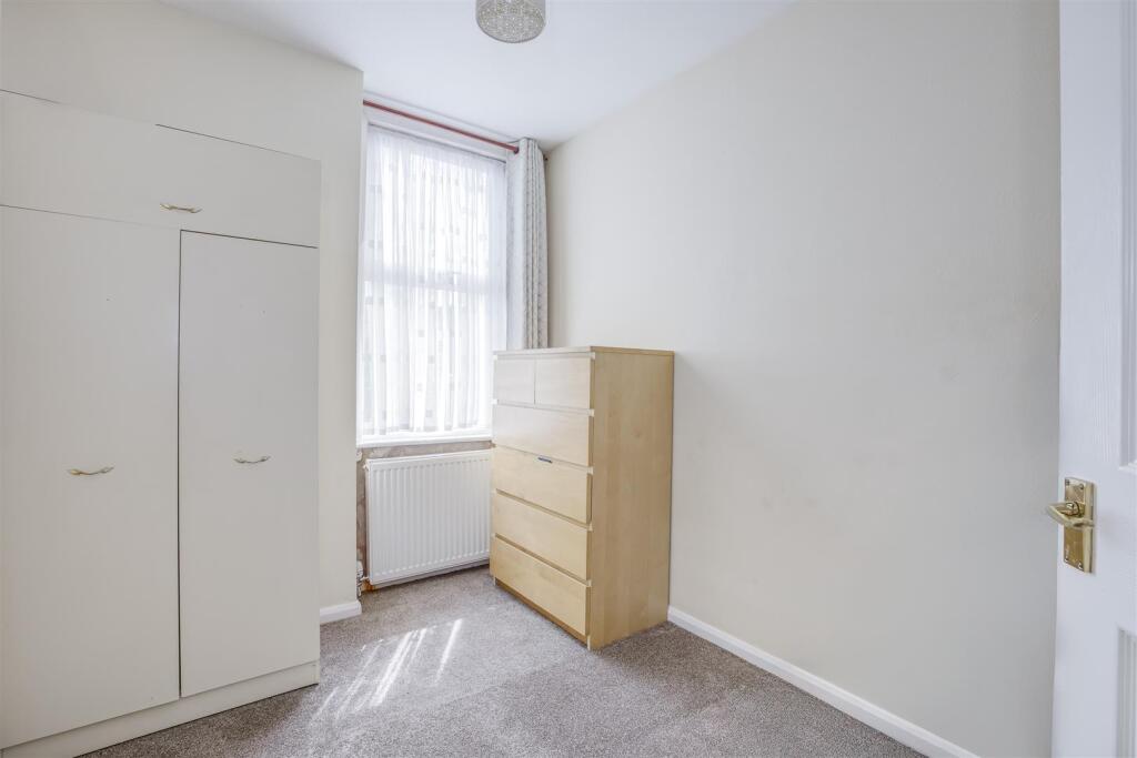 5 Kitchener Road, HP11 2SH-3.jpg