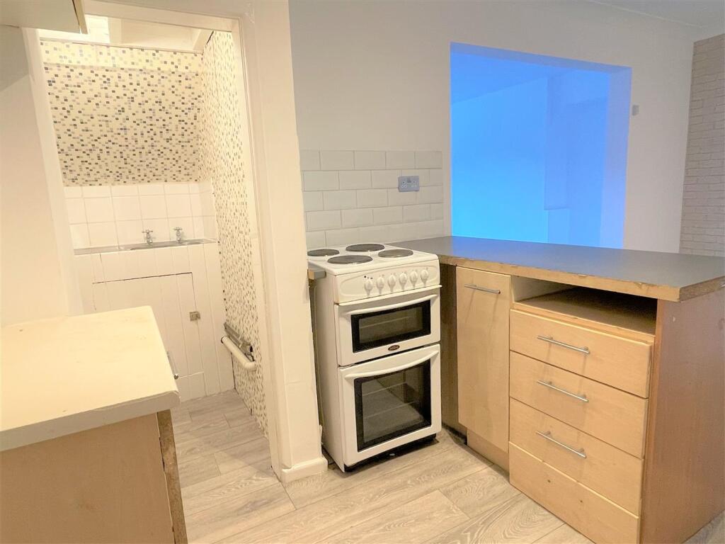 KITCHEN/DINING AREA: